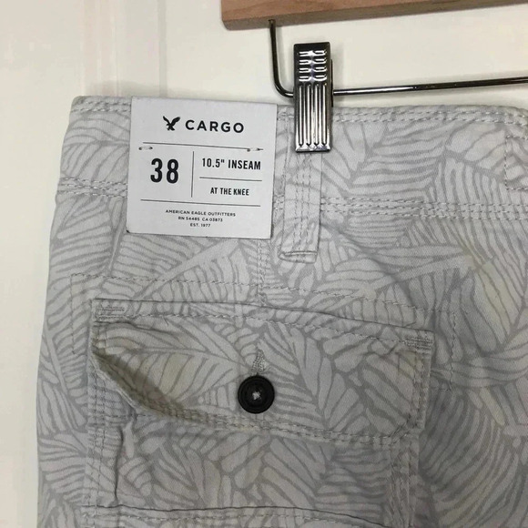 American Eagle Classic Cargo Shorts - Picture 7 of 14